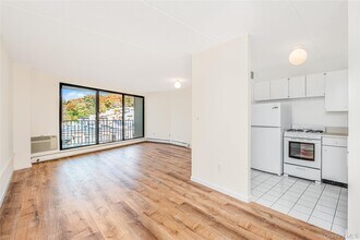 1155 Warburton Ave in Yonkers, NY - Building Photo - Building Photo