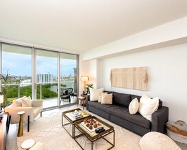 16385 Biscayne Blvd, Unit 2304 in Aventura, FL - Foto de edificio - Building Photo