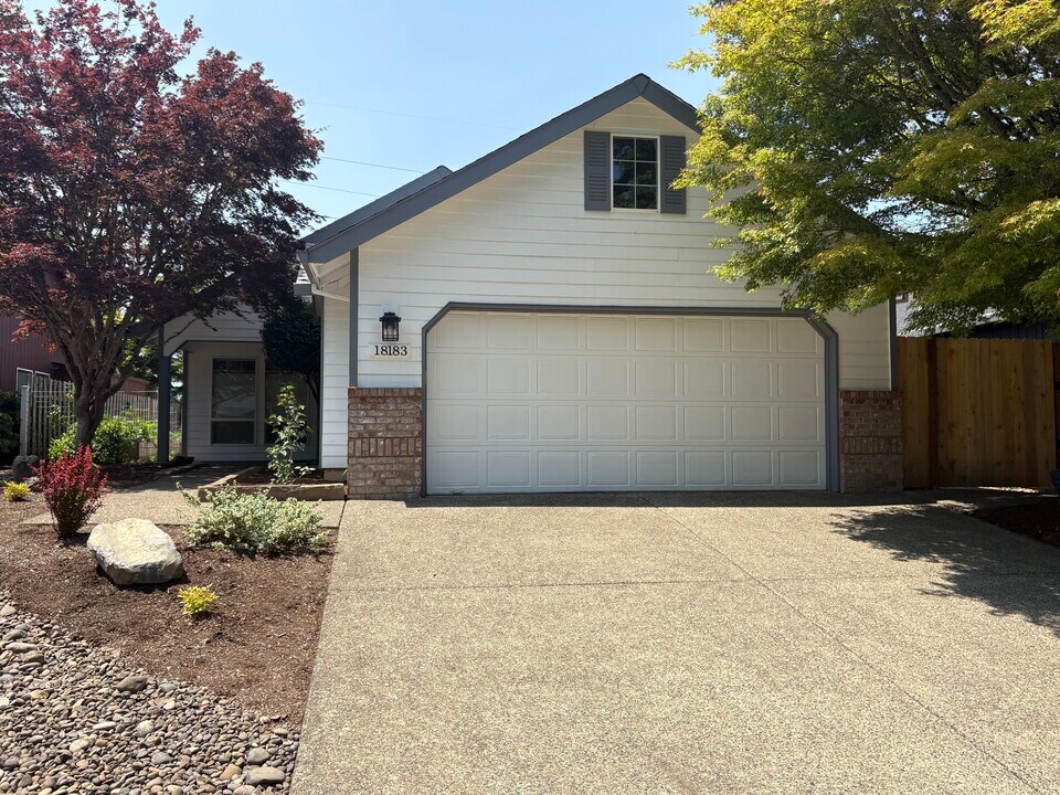 18183 SW 135th Terrace in Tualatin, OR - Building Photo