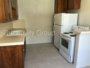 570 S Richmond Ave-Unit -2 in Hanford, CA - Building Photo - Building Photo