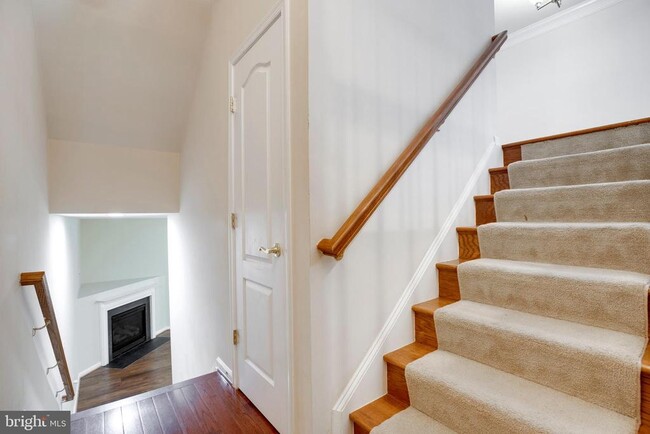 4527 English Holly Dr in Fairfax, VA - Building Photo - Building Photo