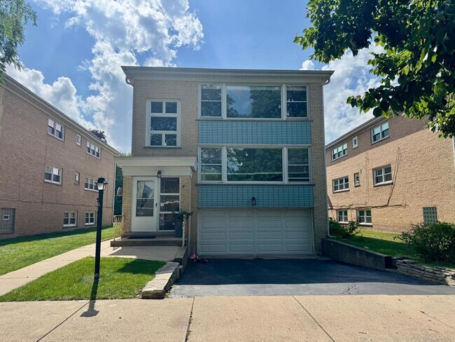 property at 6752 E Prairie Rd