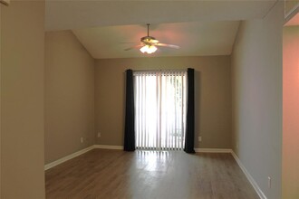10047 Westpark Dr in Houston, TX - Foto de edificio - Building Photo