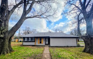 1302 La Salle Dr in Sherman, TX - Building Photo