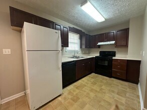 186 Grapevine Dr in Douglasville, GA - Building Photo - Building Photo