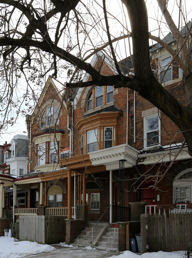 4232 Chestnut St in Philadelphia, PA - Foto de edificio - Building Photo