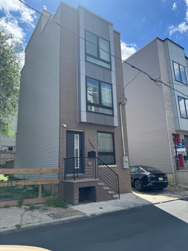 property at 1453 N Myrtlewood St