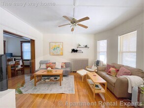 88 Bristol Rd, Unit 1R in Medford, MA - Foto de edificio - Building Photo