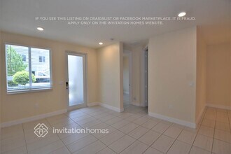 6450 NW 103rd Pl in Doral, FL - Building Photo - Building Photo
