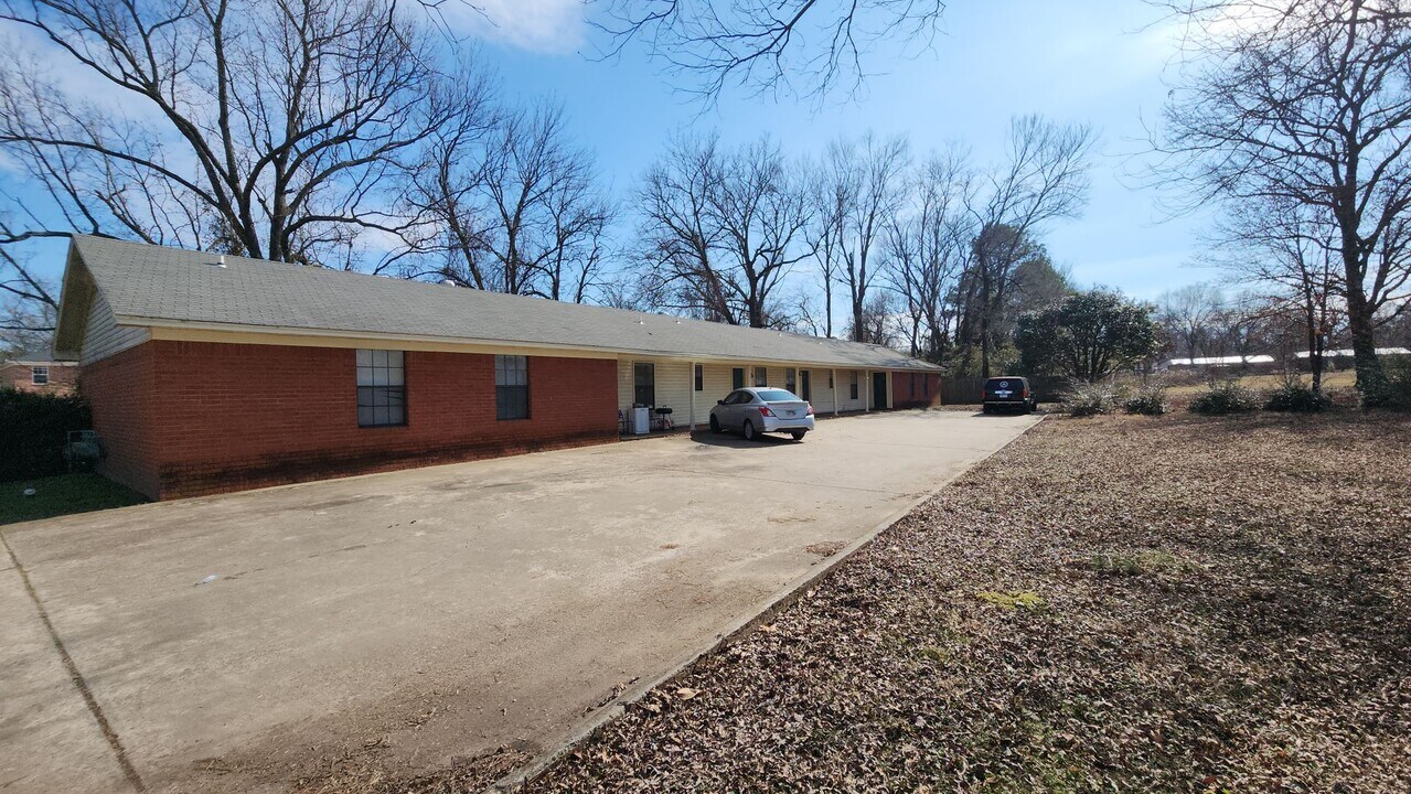 600 E 8th St in Russellville, AR - Building Photo
