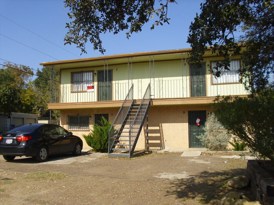 1902 E Frost St in Laredo, TX - Foto de edificio