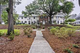 2846 Walton Way, Unit #38 in Augusta, GA - Foto de edificio - Building Photo