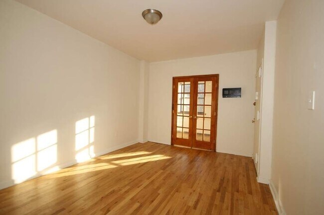 4 W 130th St, Unit 4 in New York, NY - Building Photo - Building Photo
