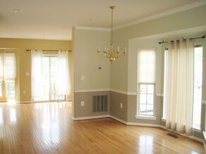 6080 Madison Pointe Ct in Falls Church, VA - Building Photo - Building Photo