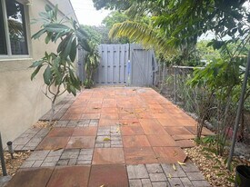 4610 Peters Rd in Plantation, FL - Building Photo