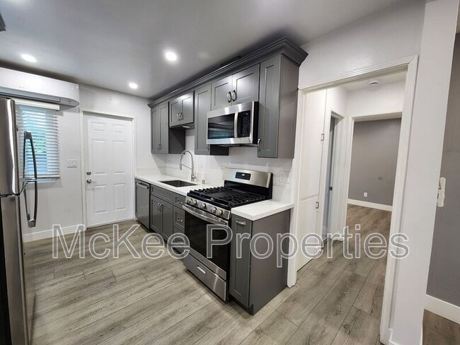 1660 Cable St in San Diego, CA - Building Photo - Building Photo
