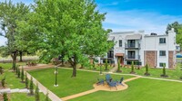 Vineyards on Garland Apartments in Fayetteville, AR - Foto de edificio - Building Photo