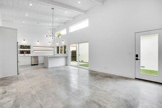 2723 Burkshire Ave in Los Angeles, CA - Building Photo - Building Photo