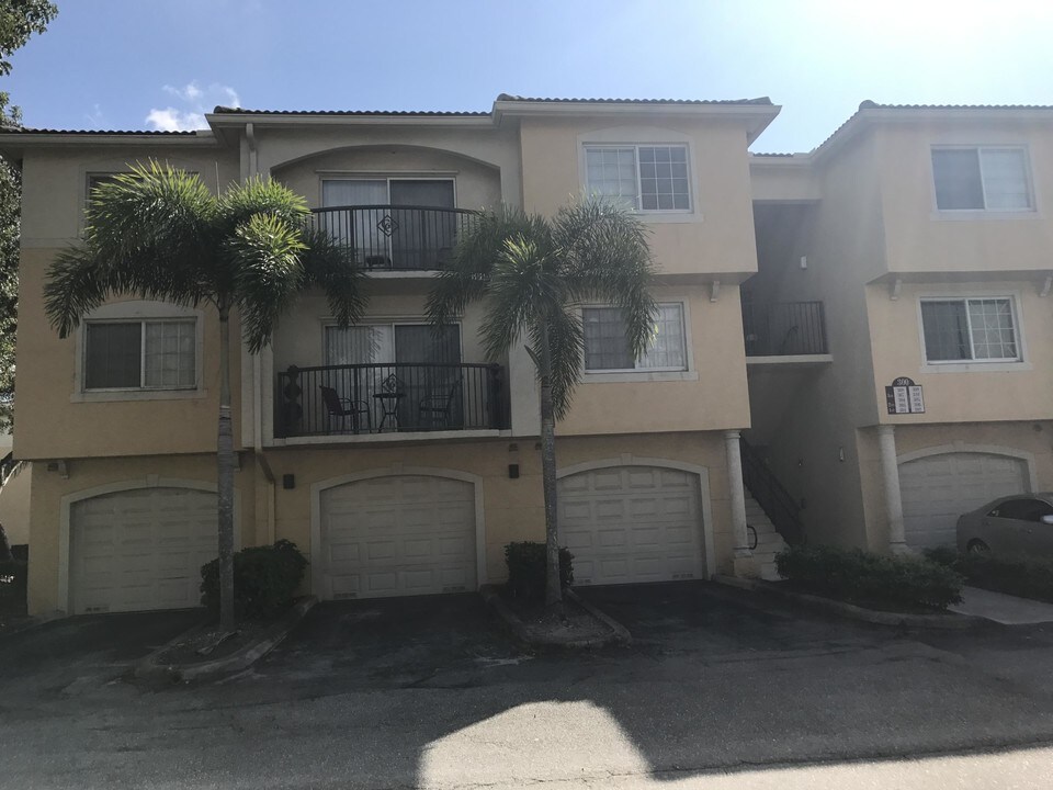 300 Crestwood Ct N-Unit -309 in Royal Palm Beach, FL - Foto de edificio