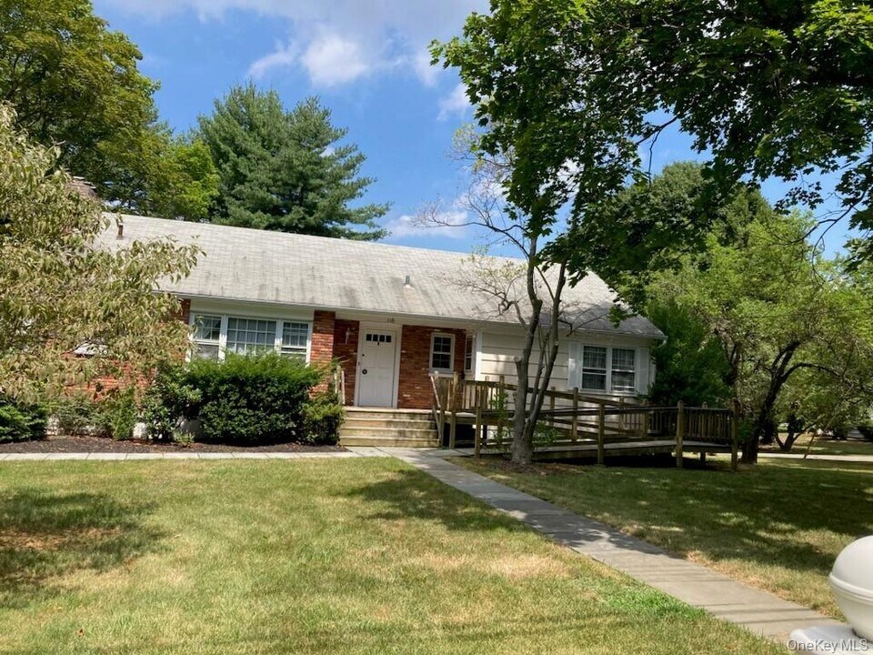 116 Meadow Rd in Briarcliff Manor, NY - Building Photo