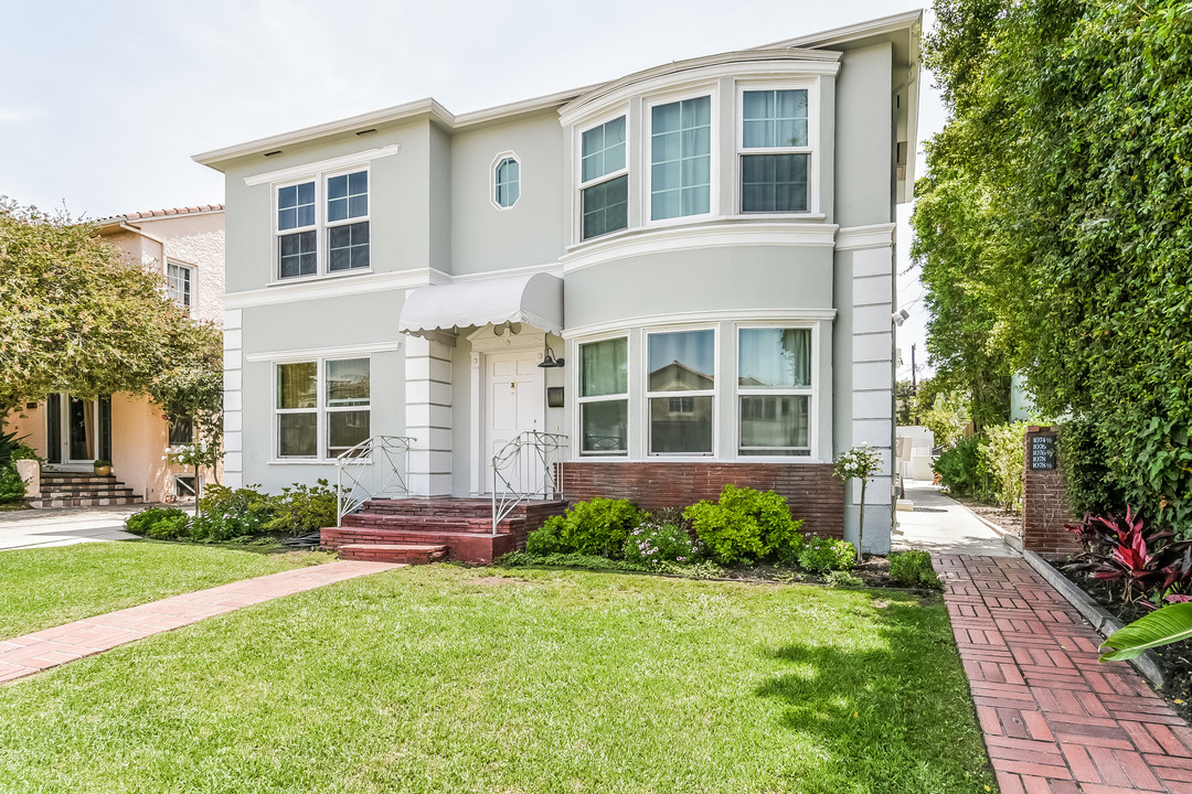 1074-1078 S Cloverdale Ave in Los Angeles, CA - Building Photo