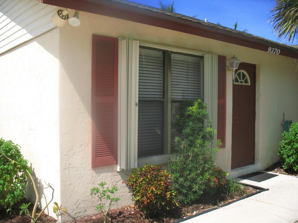 9356 Roan Ln in West Palm Beach, FL - Foto de edificio