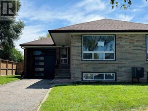 221 Acton Ave in Toronto, ON - Building Photo - Building Photo