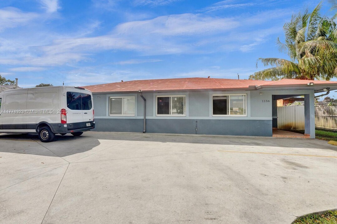 1154 NW 103rd St in Miami, FL - Building Photo