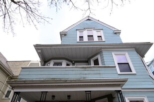 14 Bay State Ave, Unit 2 in Somerville, MA - Building Photo