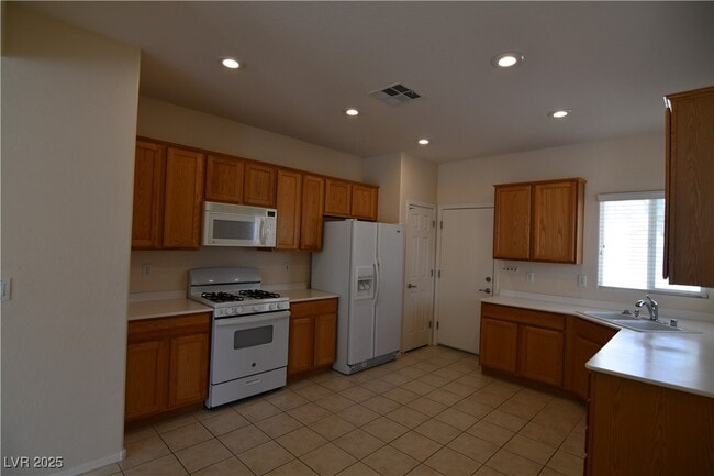 property at 3617 Kittiwake Rd