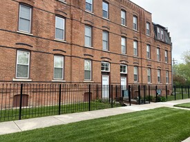 820 E 106th St, Unit FL in Chicago, IL - Building Photo