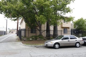 Montgomery Apartments in Lake Balboa, CA - Building Photo - Building Photo