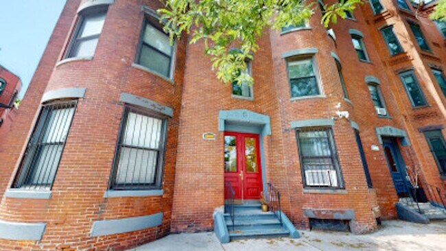 86 Hammond St, Unit 2 in Boston, MA - Foto de edificio - Building Photo