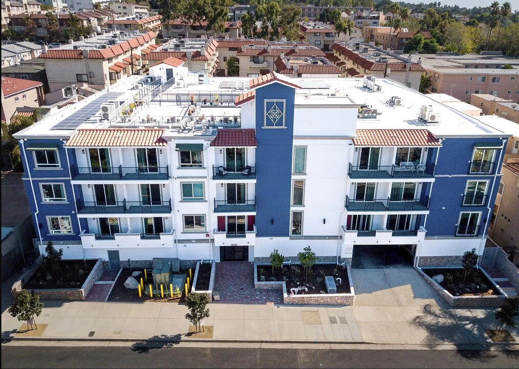 Commerce Villas Apartments in Tujunga, CA - Building Photo