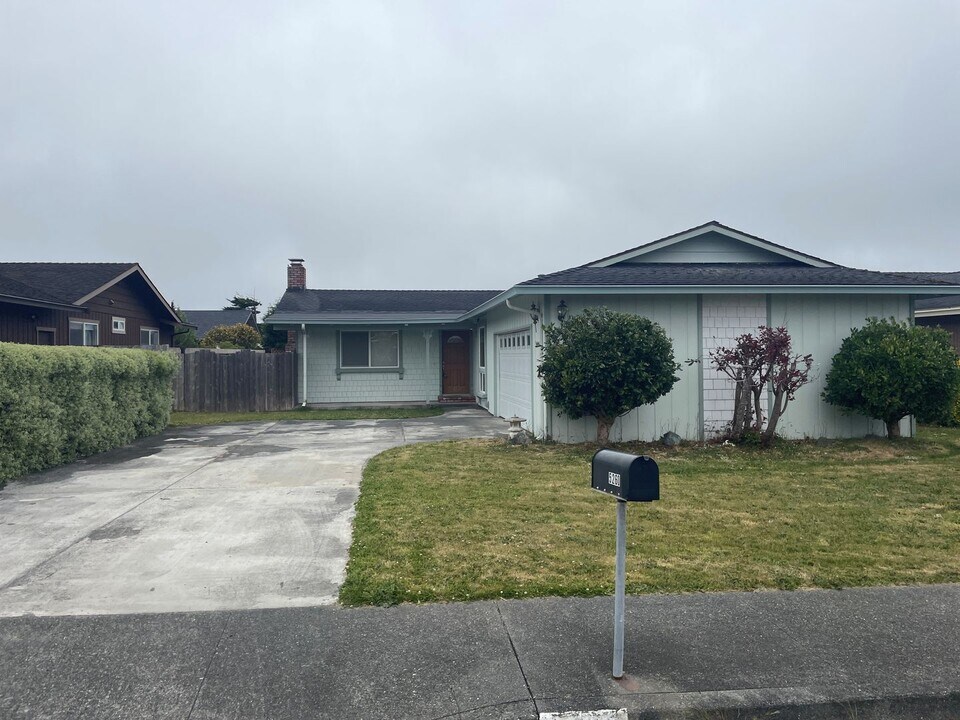 5260 Leppek Ct in Eureka, CA - Building Photo