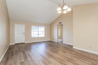 19643 N 12th Pl in Phoenix, AZ - Foto de edificio - Building Photo