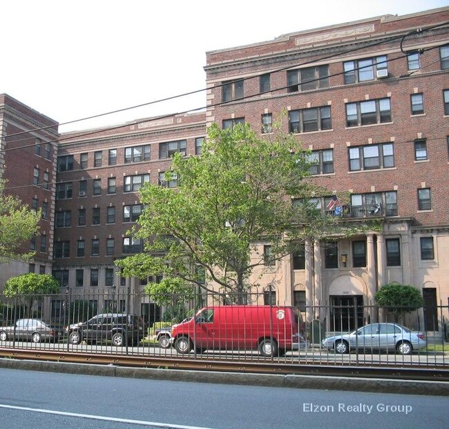 2009 Commonwealth Ave, Unit 2009 in Boston, MA - Foto de edificio - Building Photo