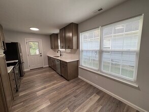 357 Pine Ave in Newport News, VA - Building Photo - Building Photo