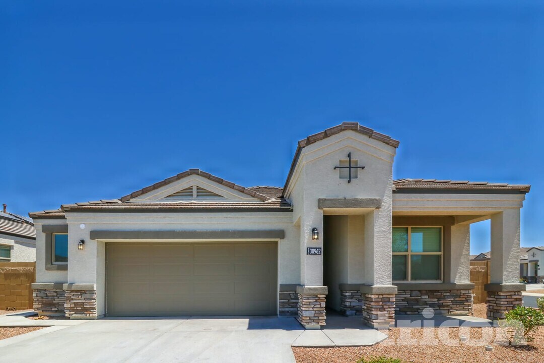 30962 W Cheery Lynn Rd in Buckeye, AZ - Building Photo