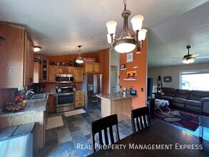 4 Bedroom 2 Bathroom in SW Sioux Falls in Sioux Falls, SD - Building Photo - Building Photo