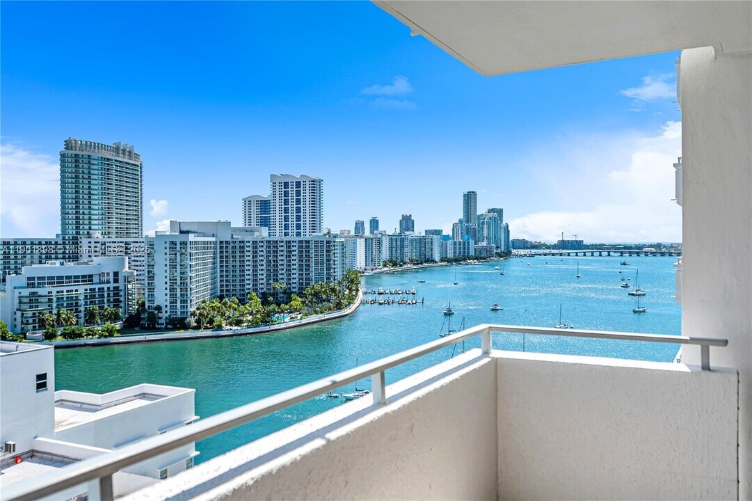 11 Island Ave in Miami Beach, FL - Building Photo