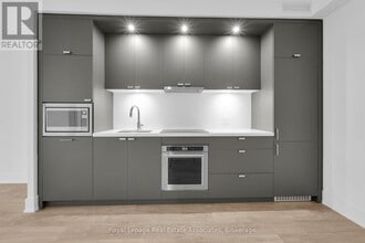 259 The Kingsway in Toronto, ON - Building Photo - Building Photo