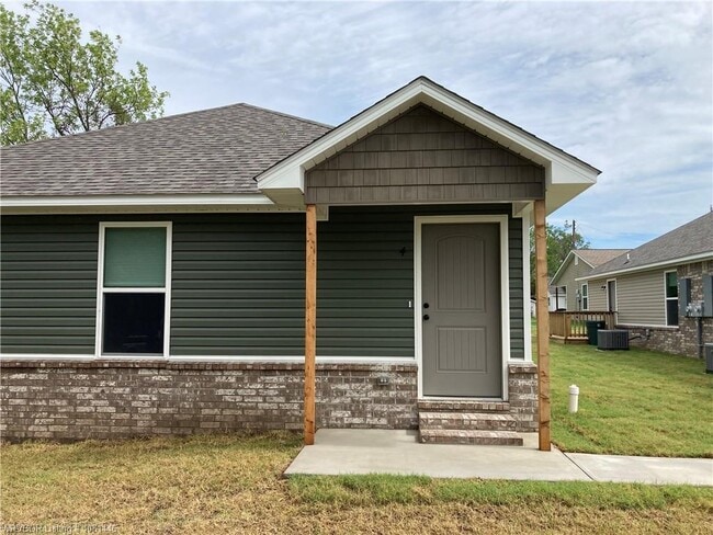 102 S 25th St in Van Buren, AR - Building Photo - Building Photo
