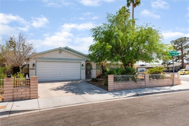 property at 6913 W Quail Hollow Dr