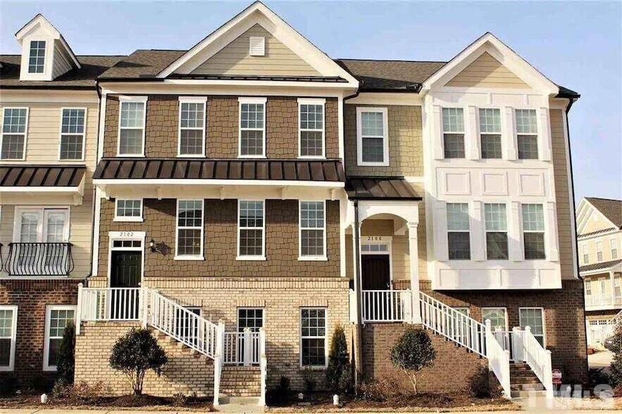 2102 Peakside Dr in Apex, NC - Building Photo