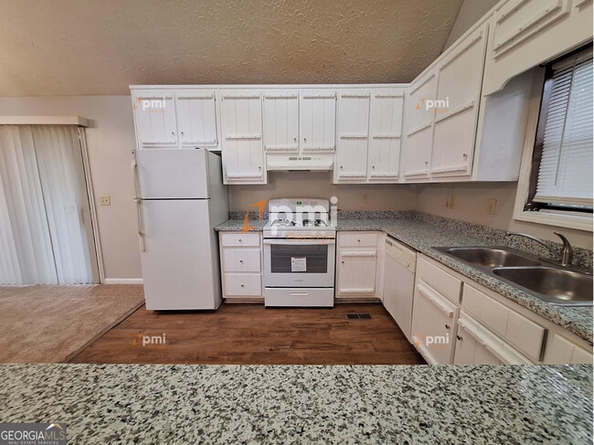 5955 Sutton Pl in Douglasville, GA - Building Photo - Building Photo