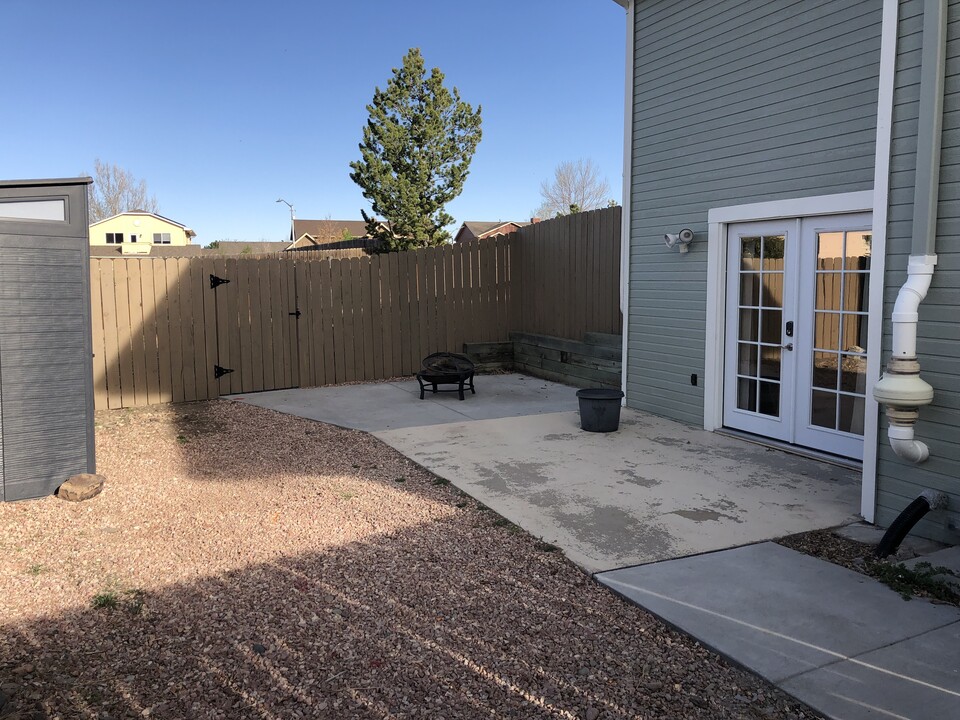 616 Freemont Cir, Unit B in Colorado Springs, CO - Building Photo