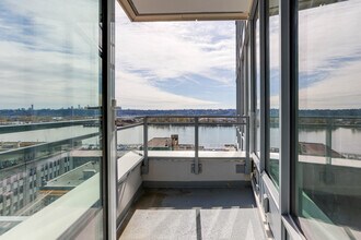 618 Carnarvon St in New Westminster, BC - Building Photo - Building Photo