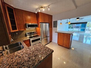 733 NW 30th Ct, Unit 3 in Wilton Manors, FL - Building Photo - Building Photo