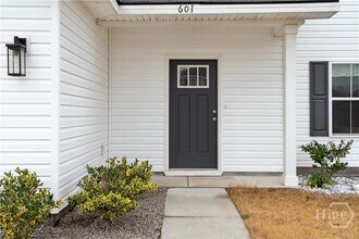 601 Meloney Dr in Hinesville, GA - Building Photo - Building Photo